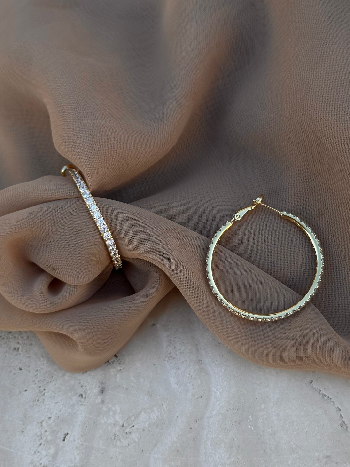 Lucida Pave Hoops